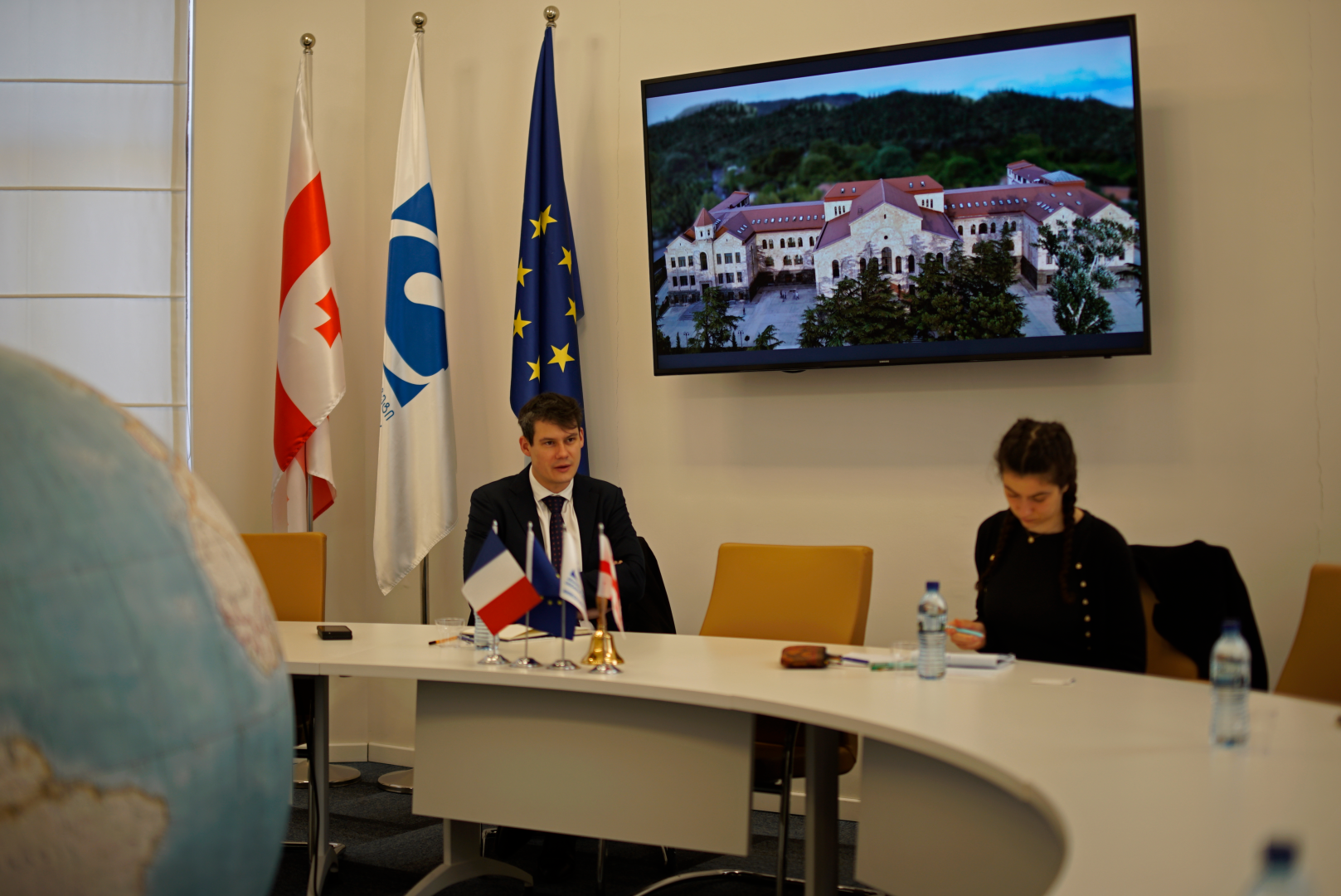 საფრანგეთის საელჩოს წარმომადგენლების ვიზიტი კავკასიის უნივერსიტეტში